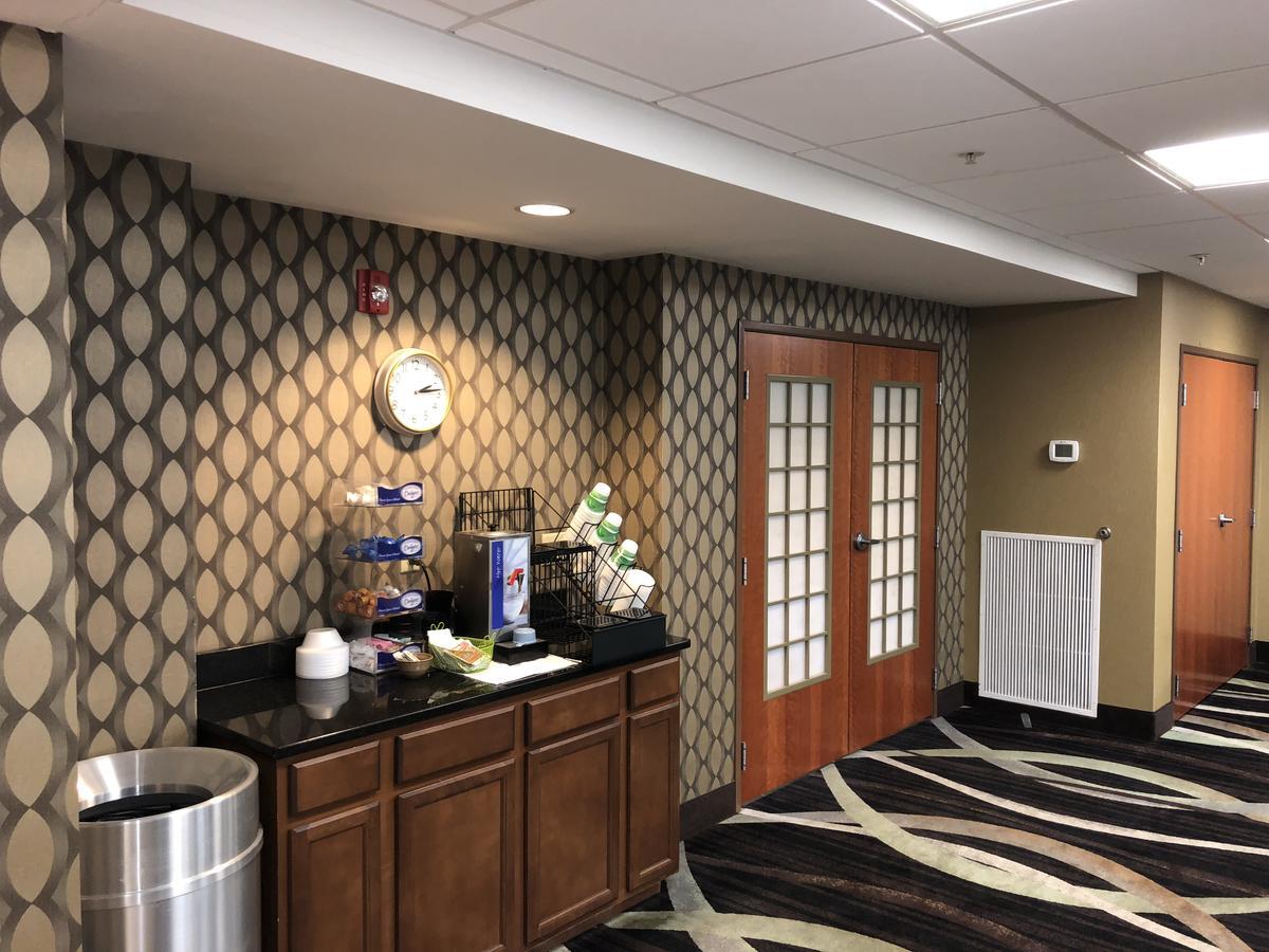 Countryview Inn & Suites Robinson Екстериор снимка