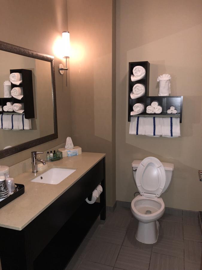 Countryview Inn & Suites Robinson Екстериор снимка