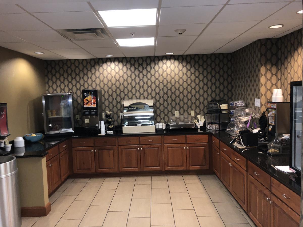 Countryview Inn & Suites Robinson Екстериор снимка