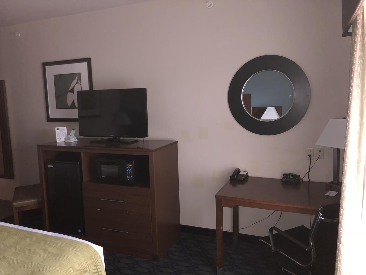 Countryview Inn & Suites Robinson Екстериор снимка