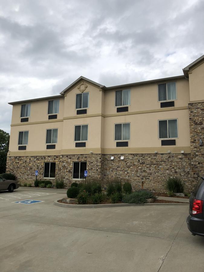 Countryview Inn & Suites Robinson Екстериор снимка