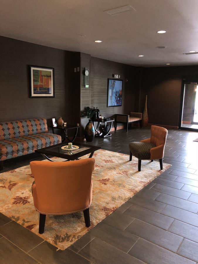 Countryview Inn & Suites Robinson Екстериор снимка