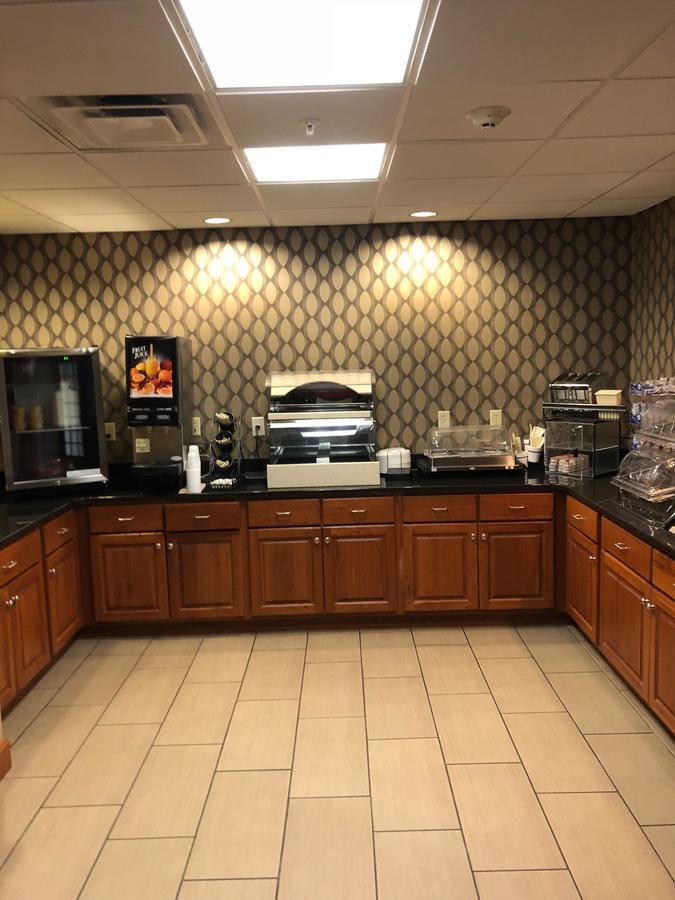 Countryview Inn & Suites Robinson Екстериор снимка