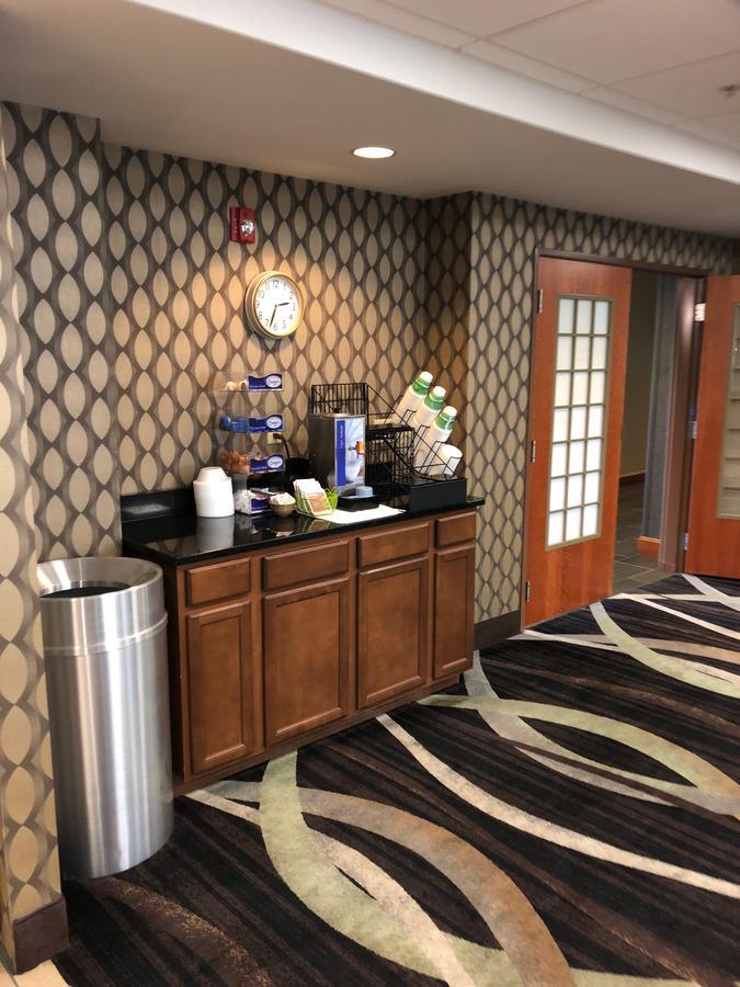 Countryview Inn & Suites Robinson Екстериор снимка