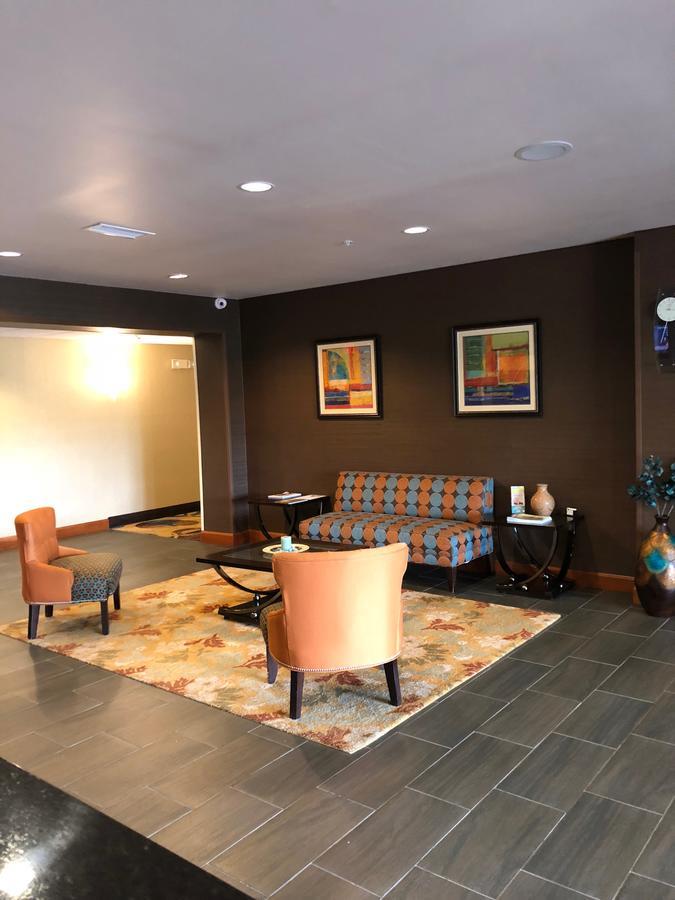 Countryview Inn & Suites Robinson Екстериор снимка